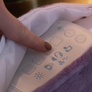 Fisher Price mazlivá a uklidňující fialová opička 5